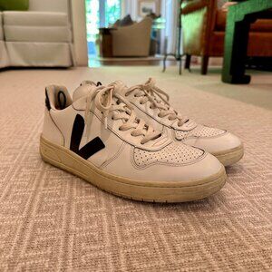 Veja V10 Sneakers